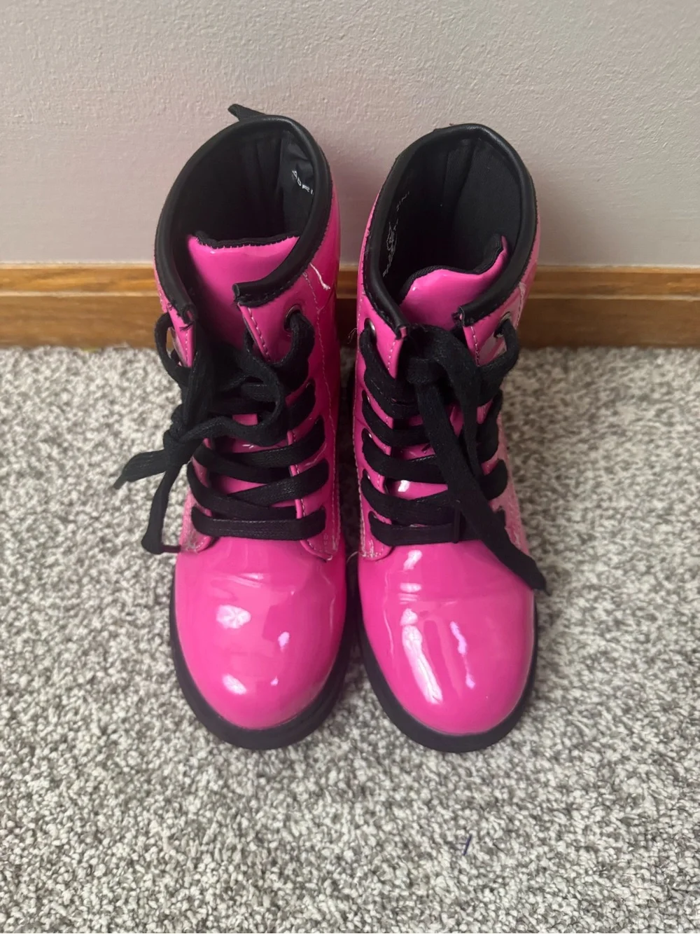 Adrienne Vittadini glossy pink